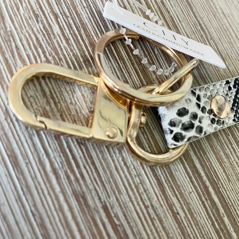 Call Me Chic Keychain - Picture 4 of 4